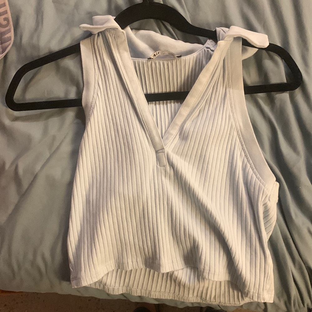 Light blue collar V cut cropped tank
